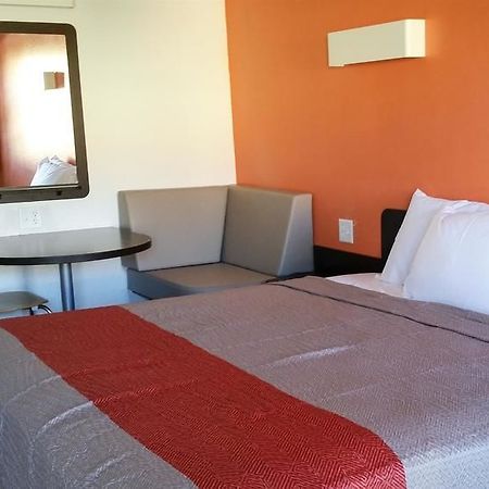 Motel 6-Blue Springs, Mo Eksteriør bilde